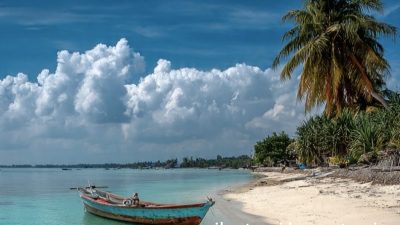 Ke Pantai Slamet Masalembu Cuma Rp35.000, Ini Rute dan Aksesnya