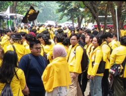 Mahasiswa UI turun ke Bundaran HI, tuntut pemerintah akui krisis ekonomi