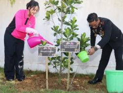 Polresta Sumenep Tanam Pohon Peringati Hari Bhayangkara ke-80, Tegaskan Komitmen Hijau